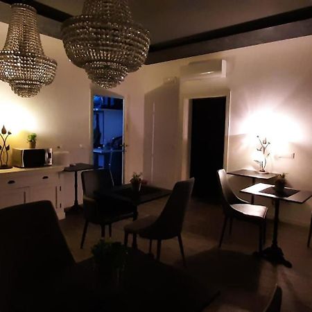 Double A Guest House Mestre Eksteriør bilde