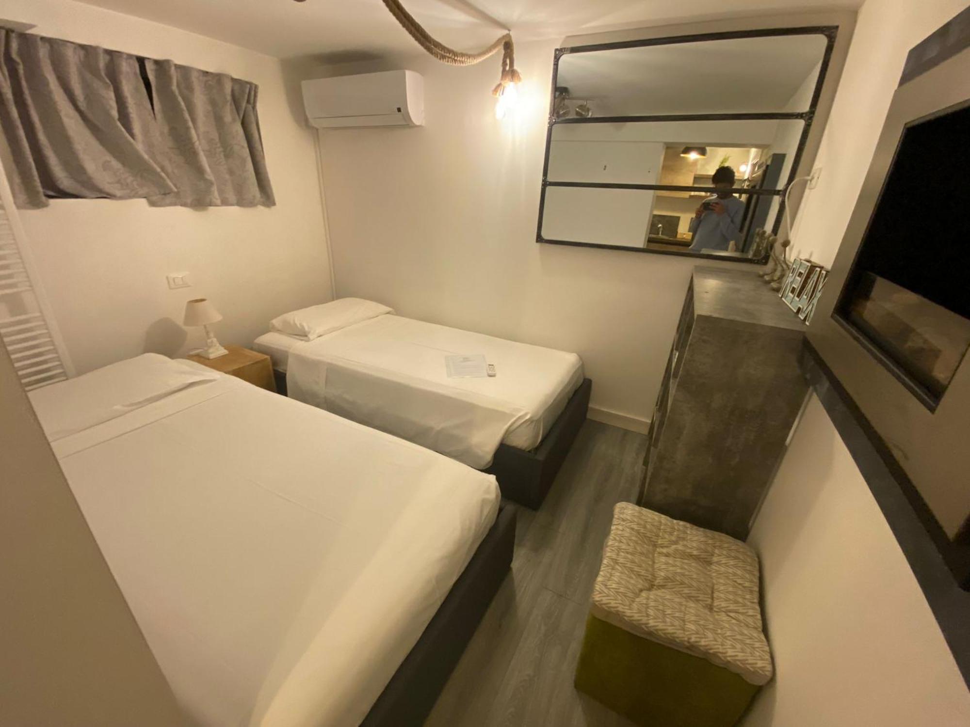 Double A Guest House Mestre Eksteriør bilde