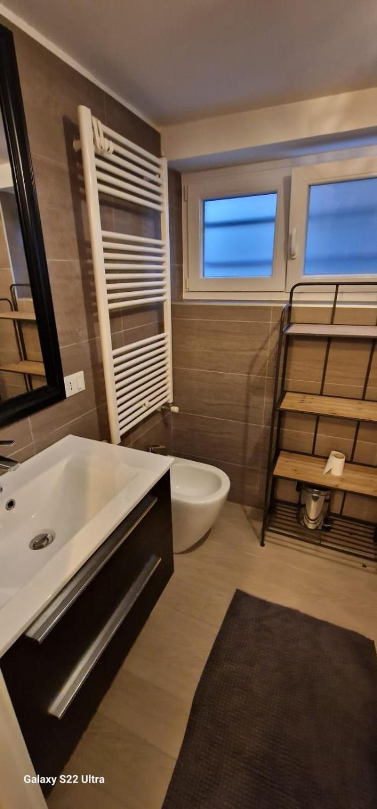 Double A Guest House Mestre Eksteriør bilde