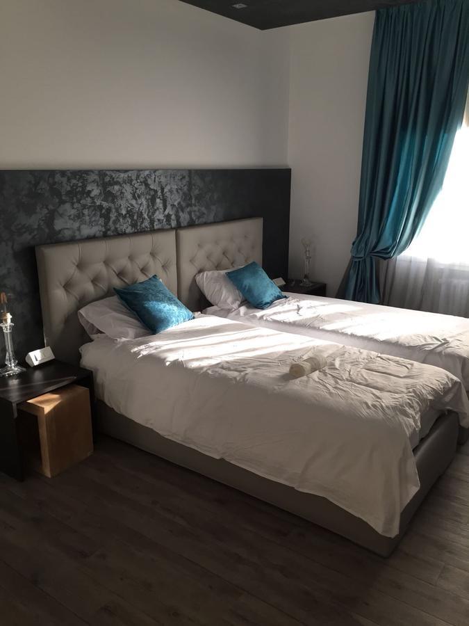 Double A Guest House Mestre Eksteriør bilde