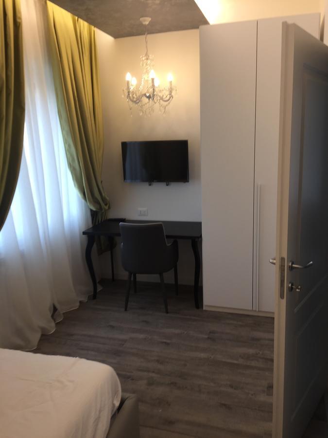 Double A Guest House Mestre Eksteriør bilde