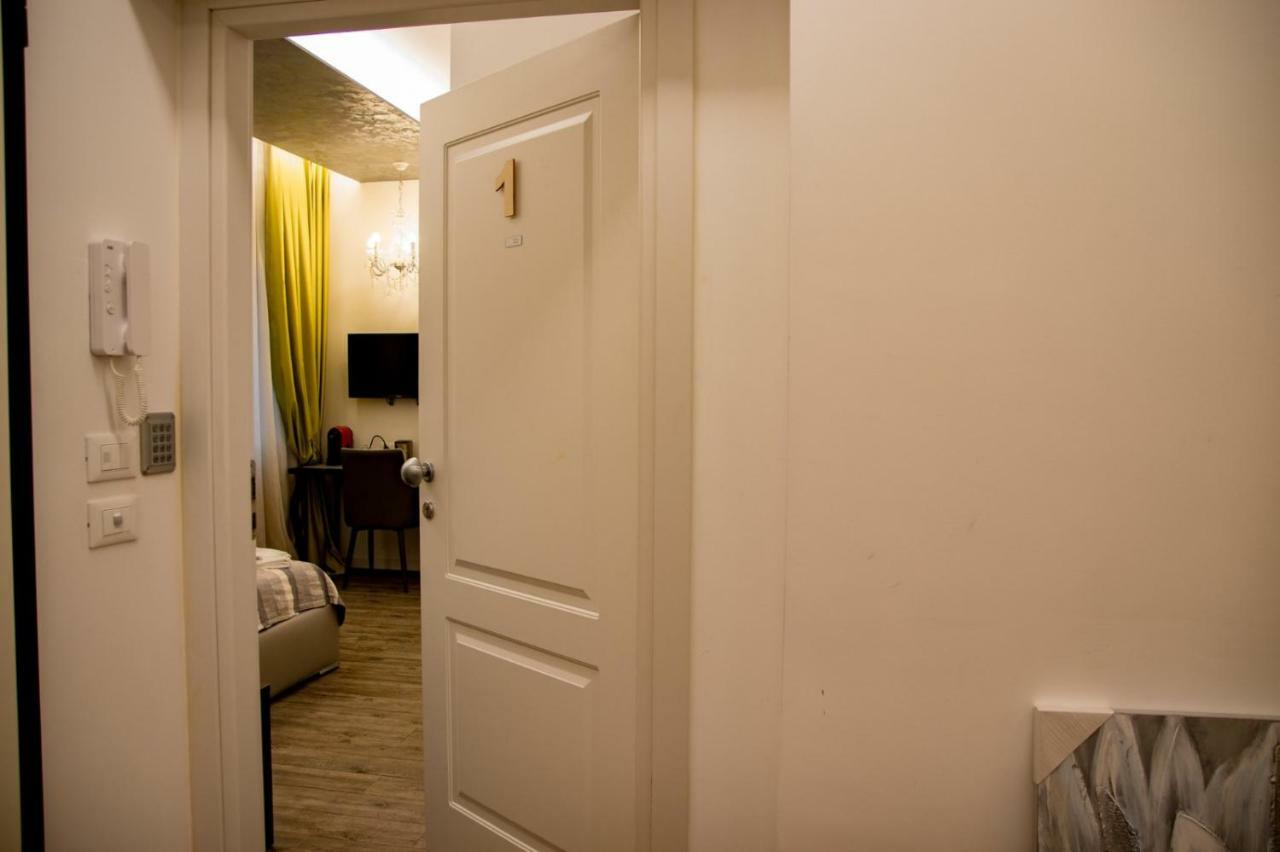 Double A Guest House Mestre Eksteriør bilde